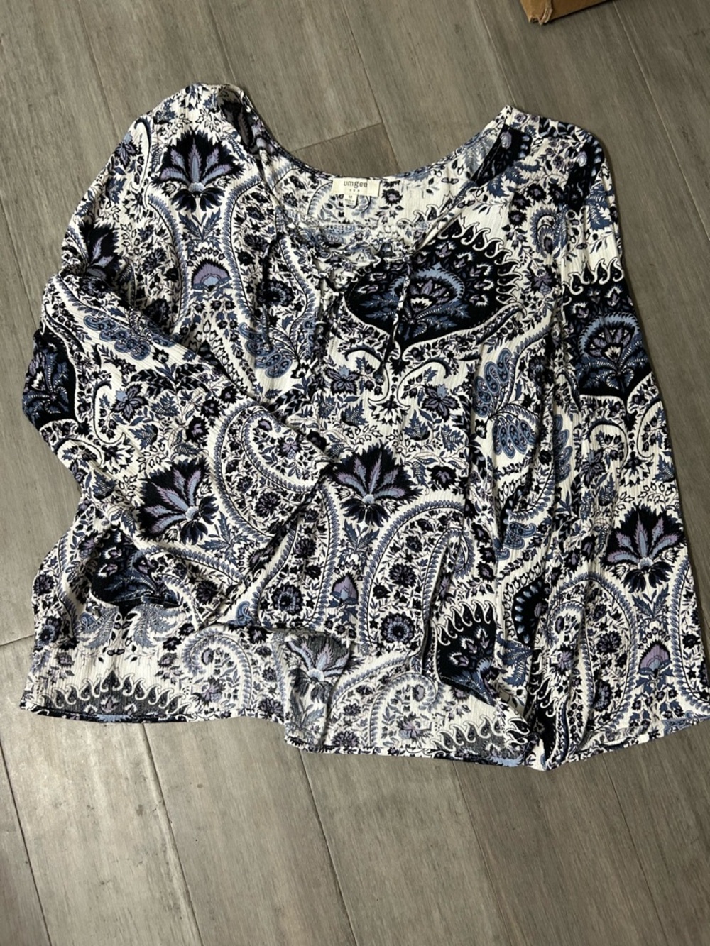 Umgee Nice blouse with bell sleeves